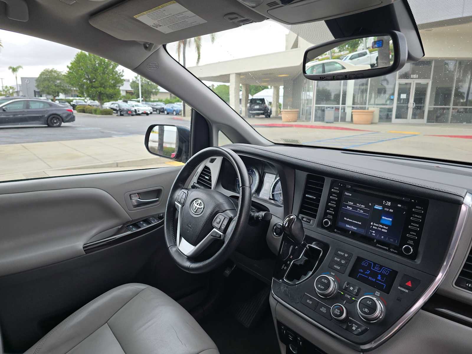 Used 2019 Toyota Sienna XLE FWD image 11