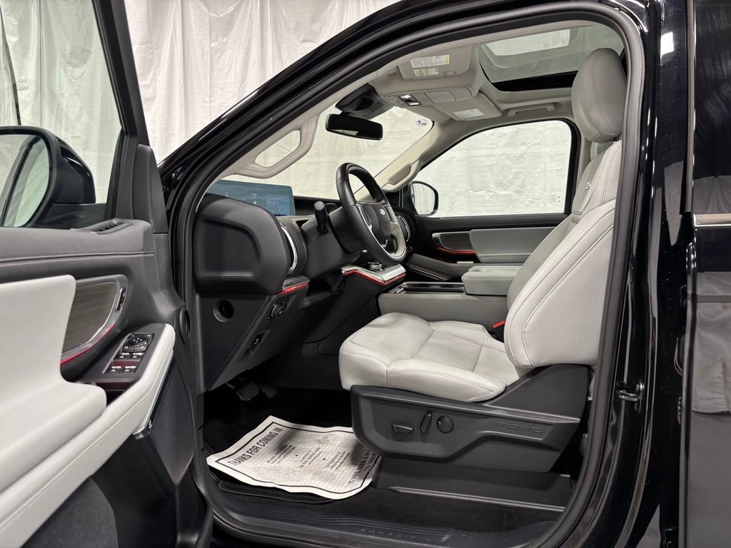 Used 2025 Ford Expedition Platinum AWD/4WD image 10