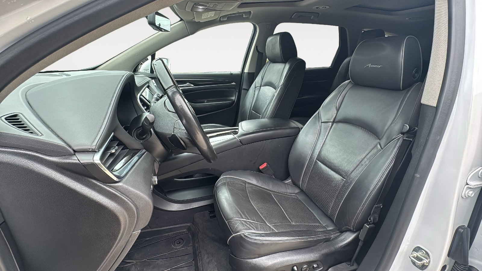 Used 2020 Buick Enclave Avenir w/ Avenir Technology Package FWD image 13