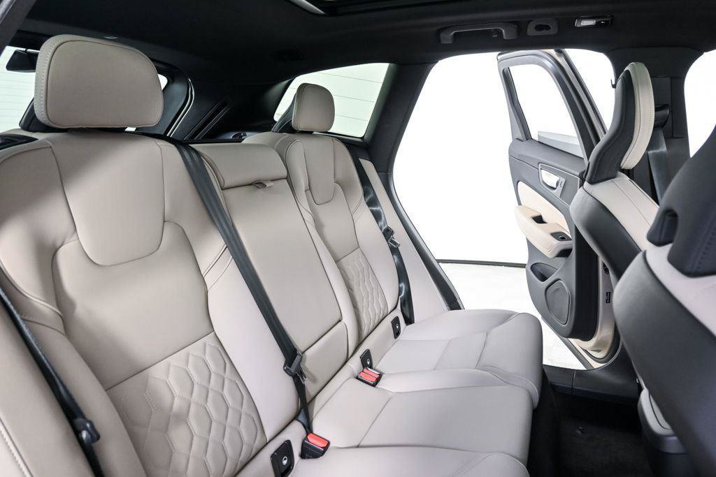 New 2026 Volvo XC60 B5 Plus w/ Protection Package Premier AWD/4WD image 21