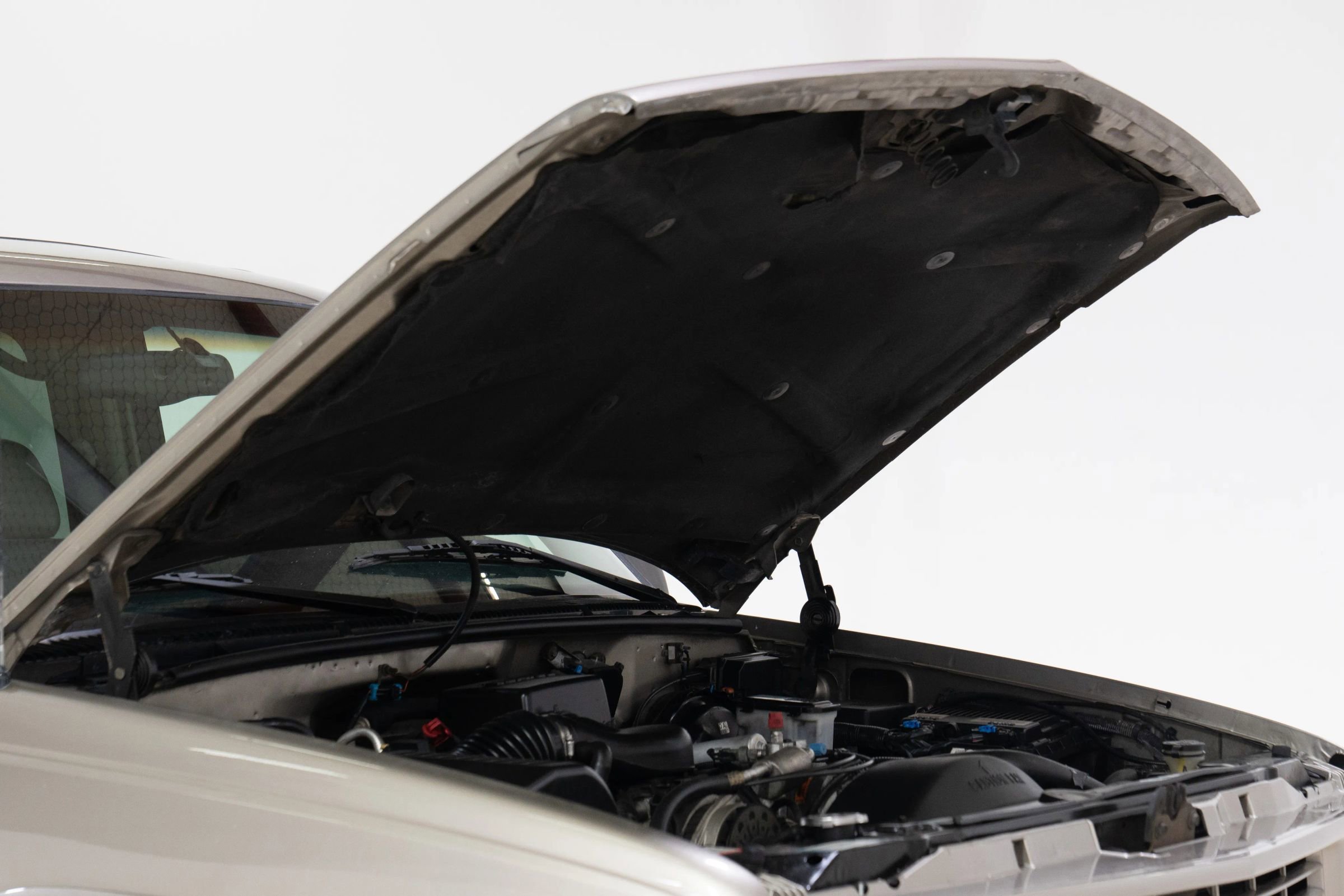 Used 2000 Chevrolet Tahoe Z71 w/ Comfort & Security Pkg AWD/4WD image 93