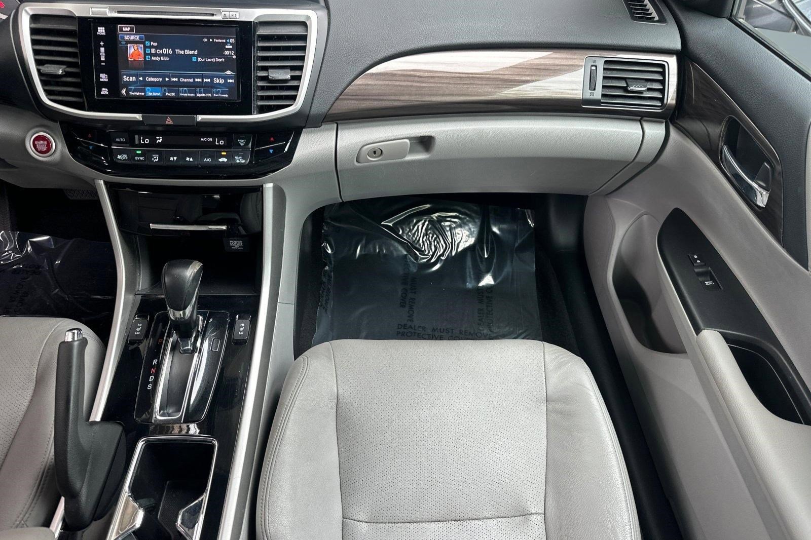 Used 2017 Honda Accord Touring image 30