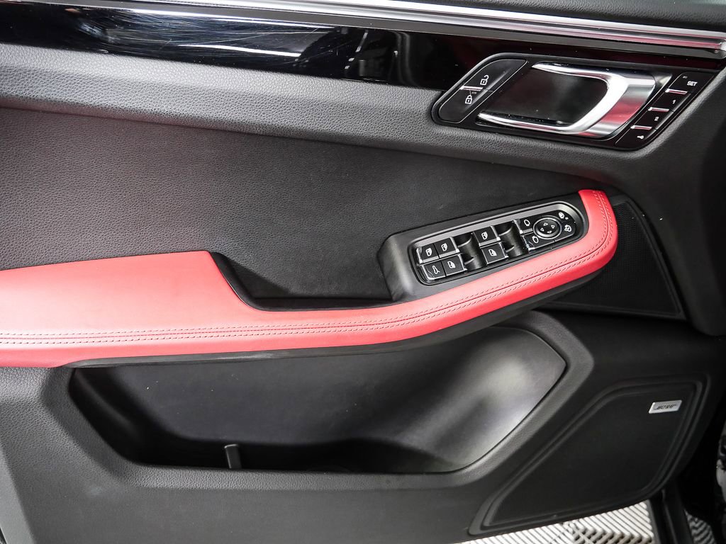 Certified 2021 Porsche Macan S image 6