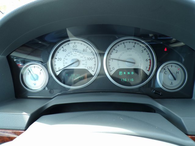 Used 2009 Chrysler Town & Country Touring image 20