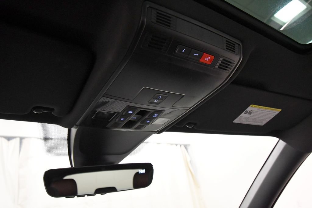 Used 2022 Volkswagen Tiguan SEL R-Line AWD/4WD image 27
