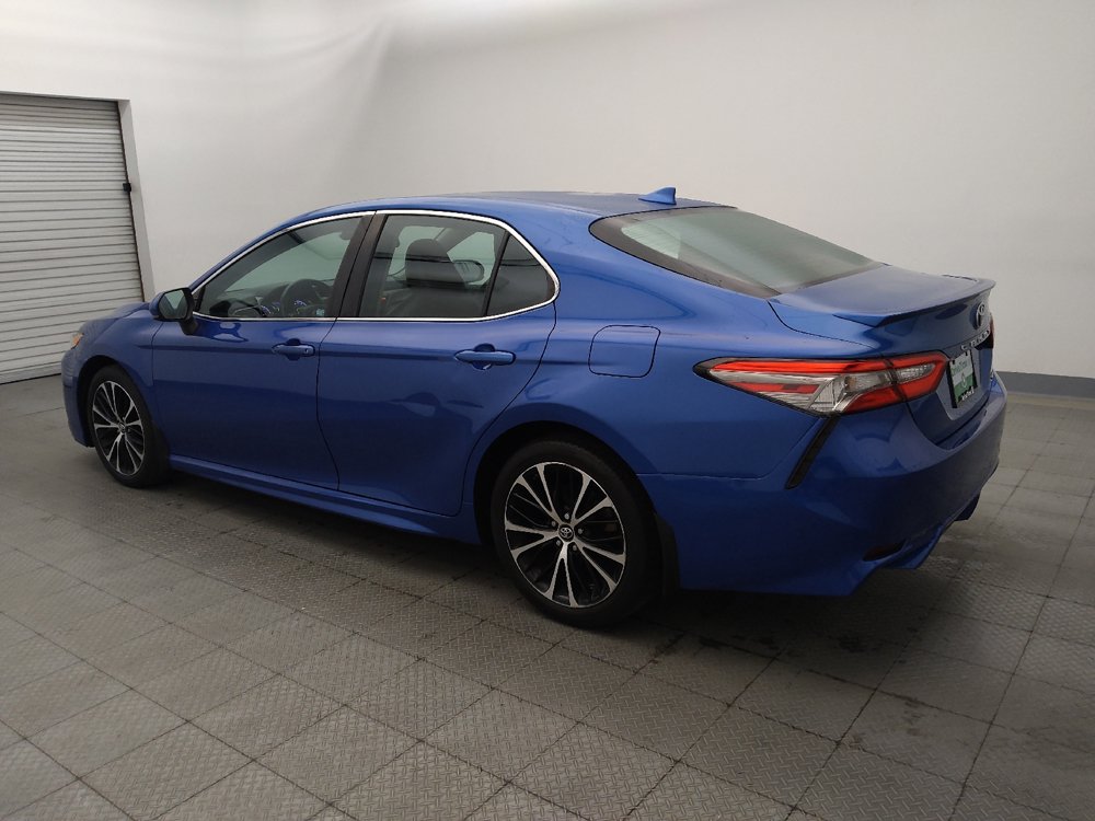 Used 2019 Toyota Camry SE FWD image 3