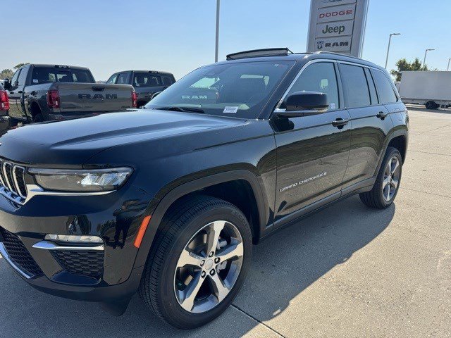 New 2025 Jeep Grand Cherokee Limited image 3