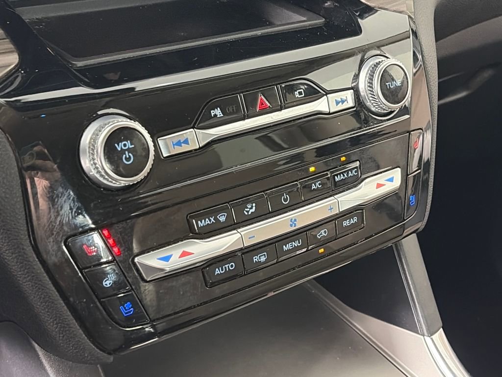 Used 2022 Ford Explorer Limited image 21