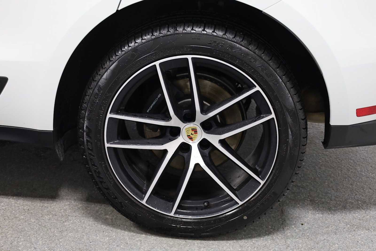 Certified 2025 Porsche Macan image 39