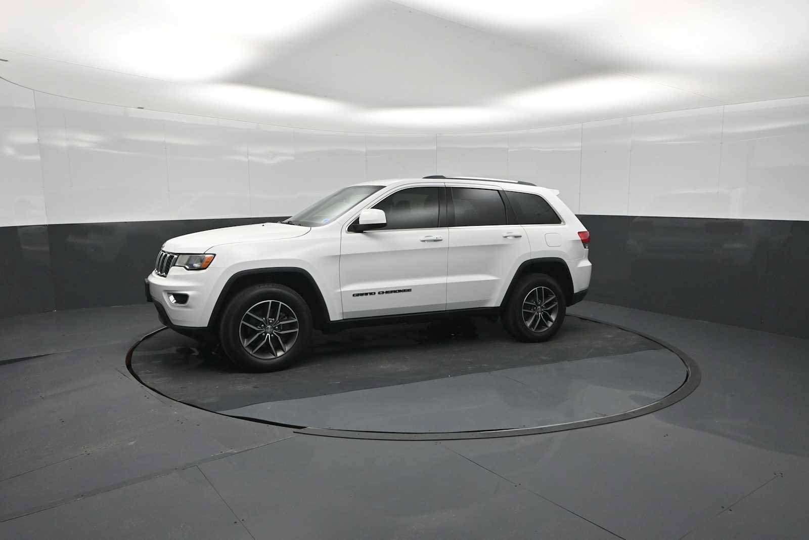 Used 2018 Jeep Grand Cherokee Laredo AWD/4WD image 75