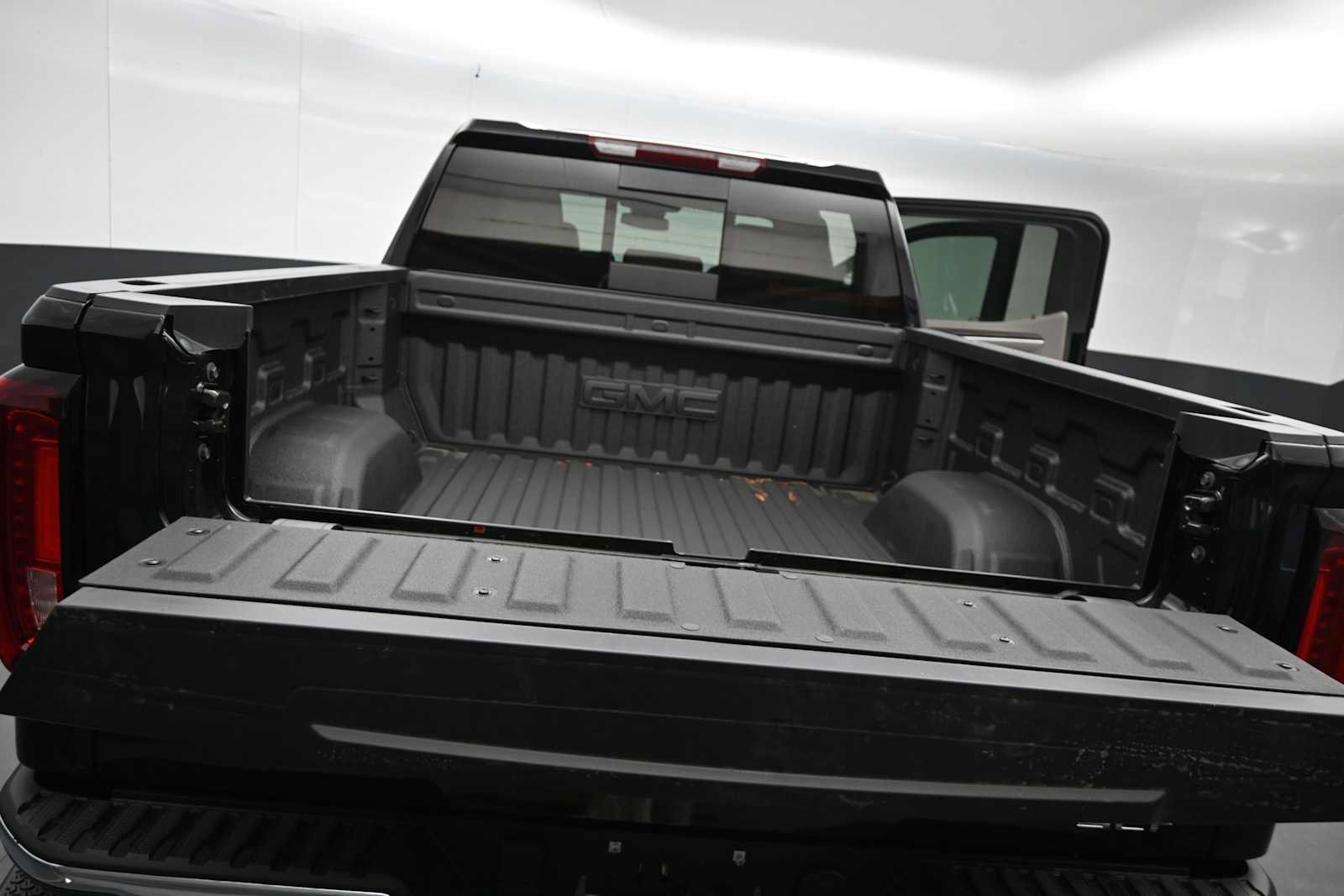 New 2026 GMC Sierra 1500 SLT w/ SLT Premium Plus Package AWD/4WD image 15