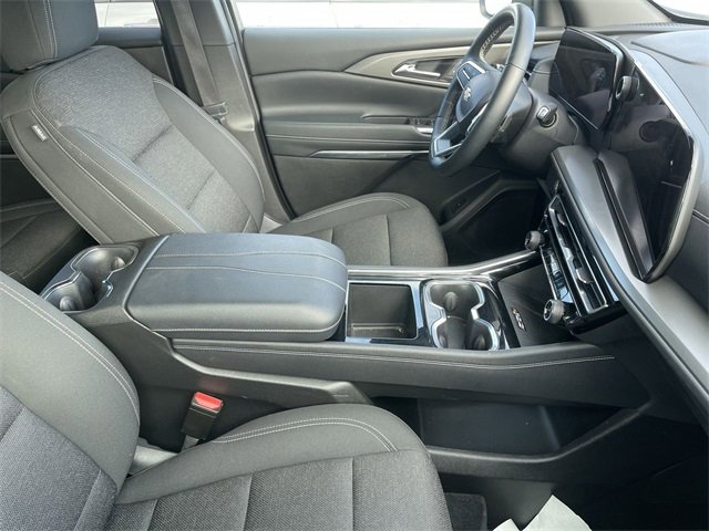 Used 2025 Chevrolet Traverse LT image 11