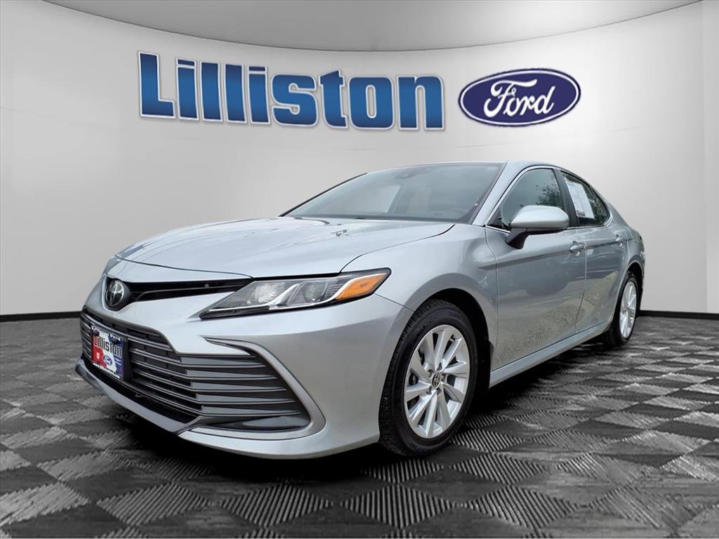 Used 2024 Toyota Camry LE image 3