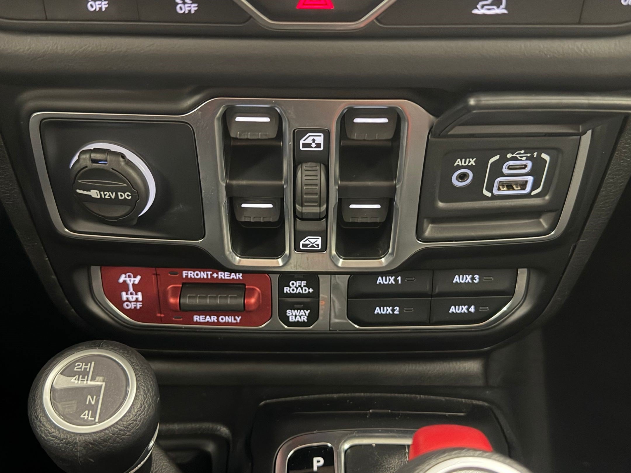 Used 2025 Jeep Gladiator Rubicon w/ Technology Group AWD/4WD image 32