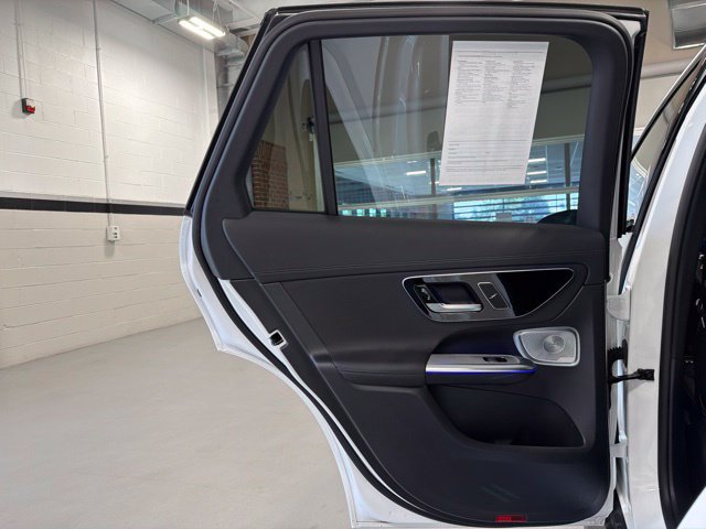 Used 2025 Mercedes-Benz GLC 300 4MATIC image 23