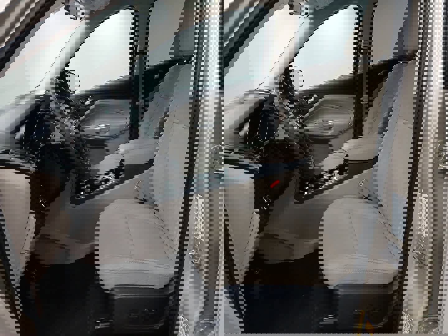 Used 2017 Ford Escape SE w/ Equipment Group 201A image 9