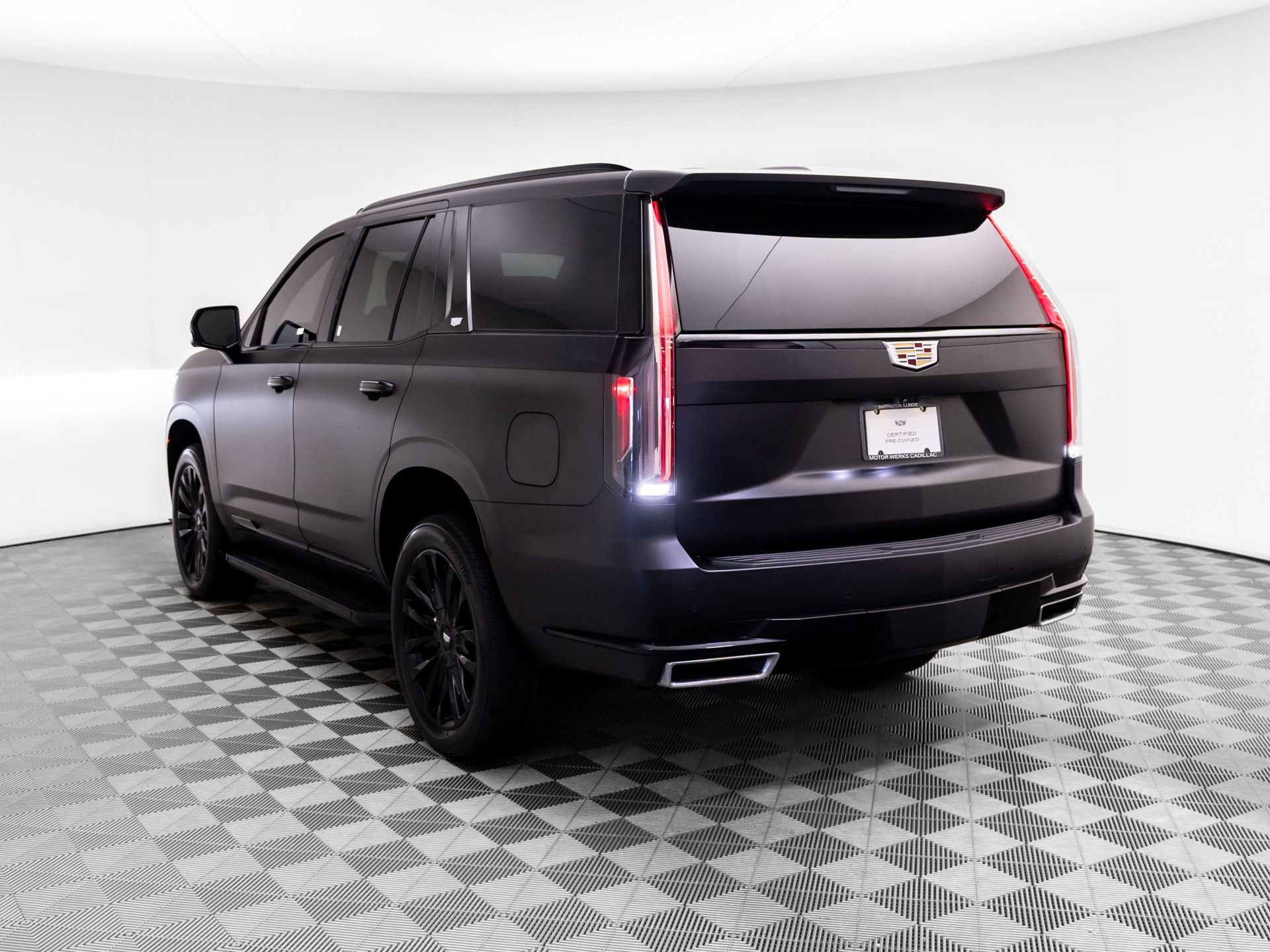Certified 2024 Cadillac Escalade Premium Luxury AWD/4WD image 3