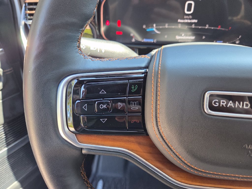 Used 2023 Jeep Grand Wagoneer Series III AWD/4WD image 32
