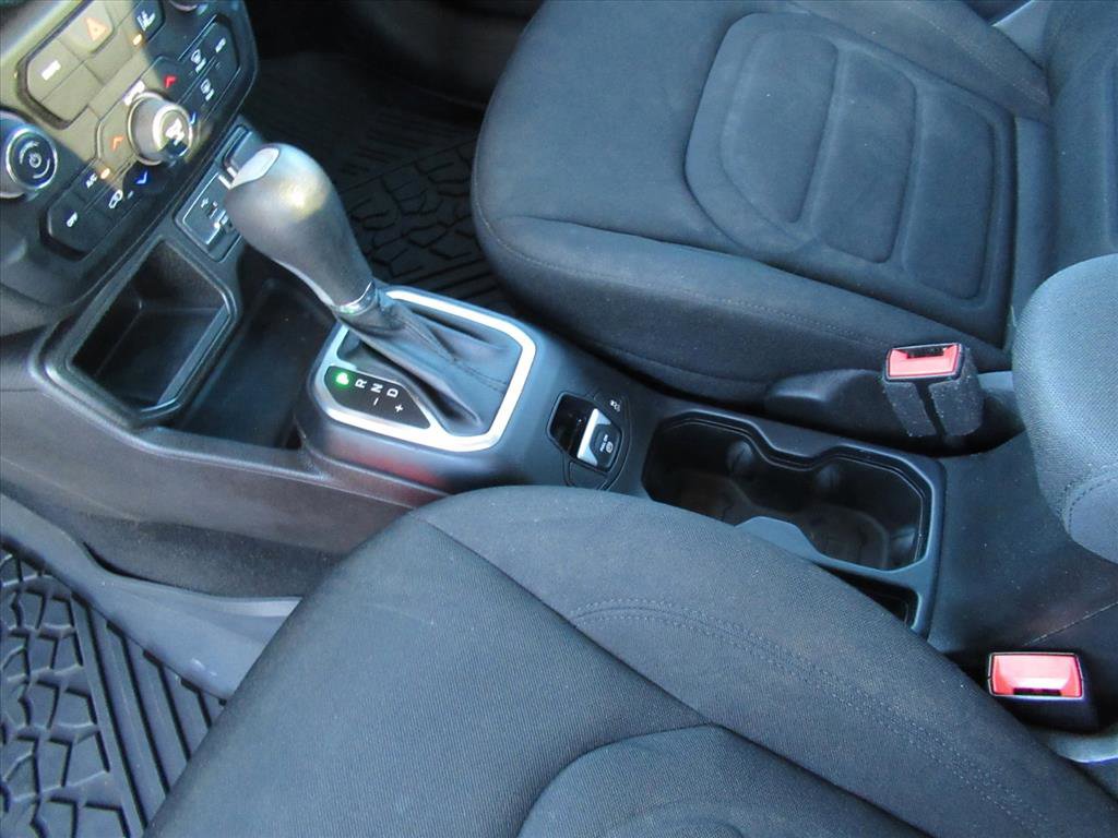 Used 2021 Jeep Renegade Latitude image 16