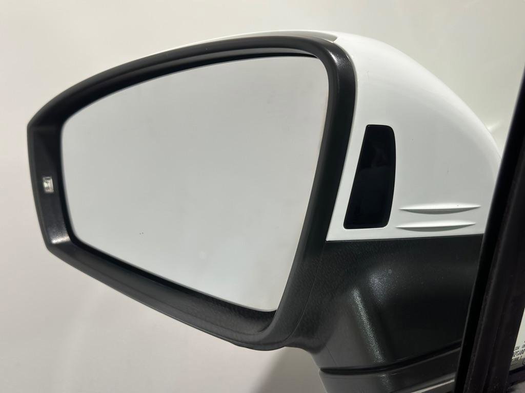 Used 2022 Volkswagen Tiguan SE image 33