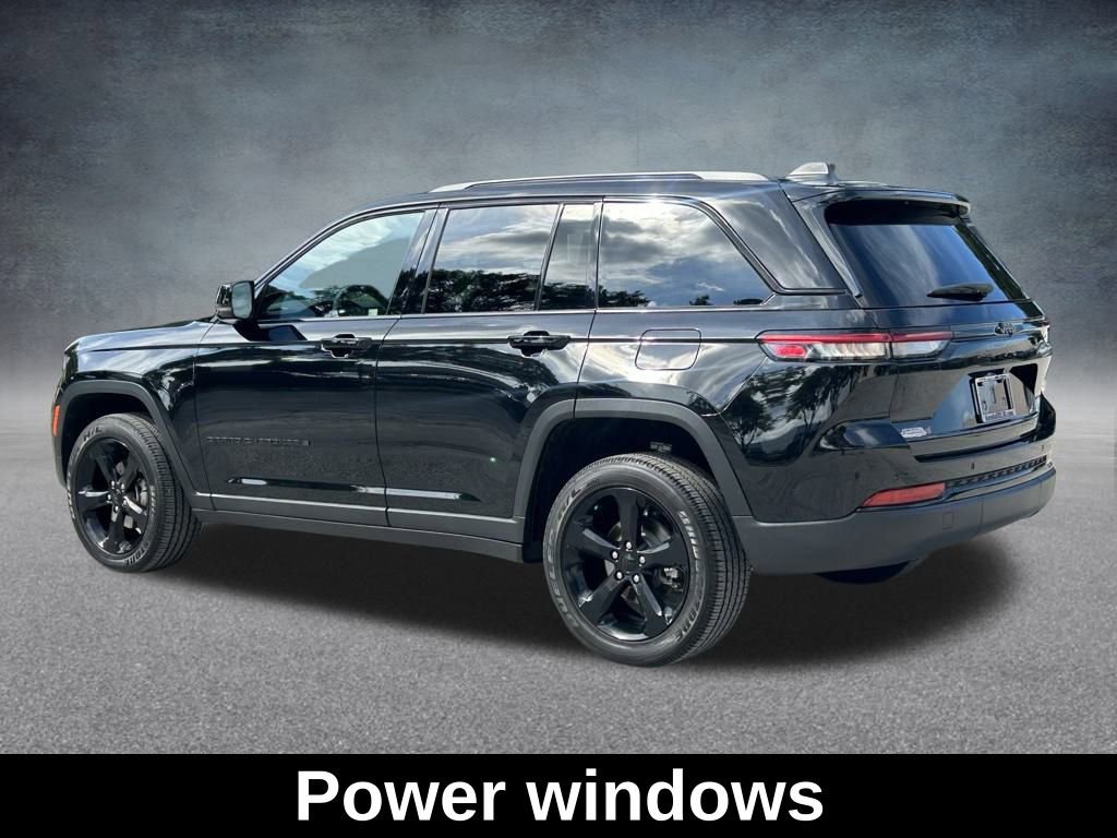 Certified 2024 Jeep Grand Cherokee Altitude image 9