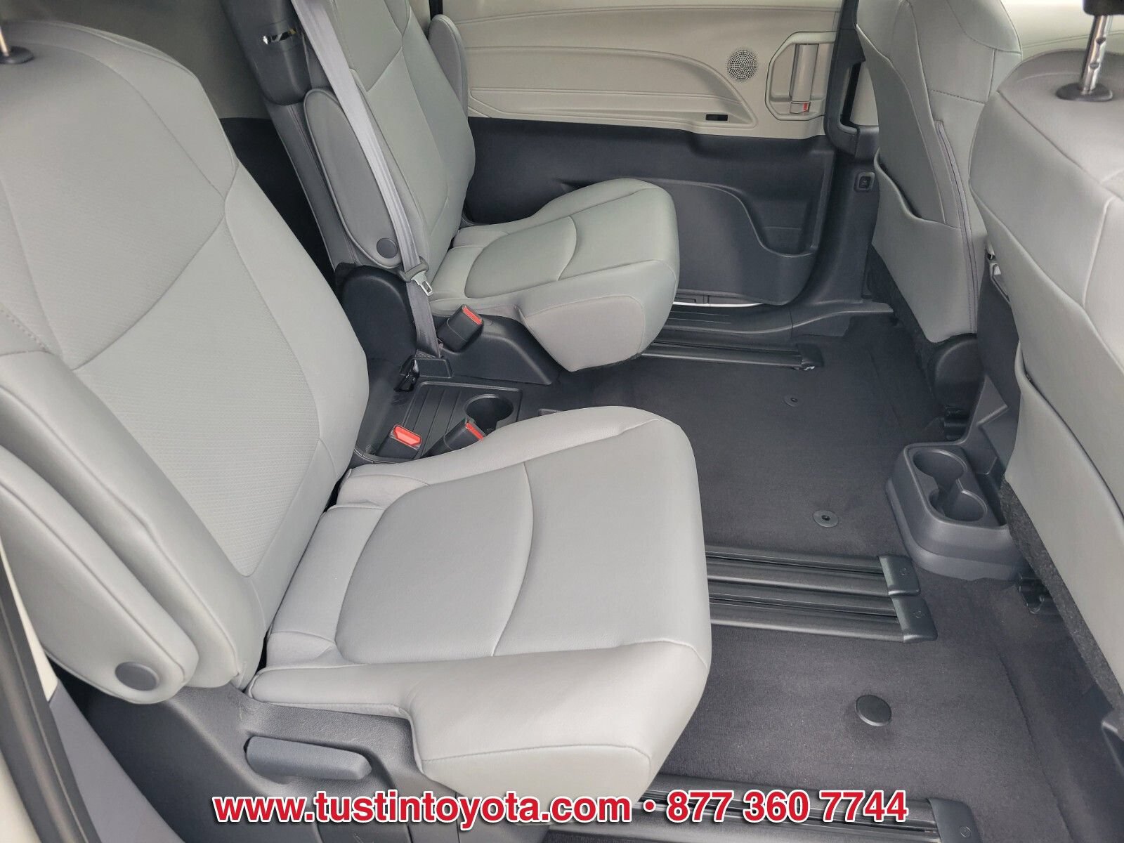Certified 2023 Toyota Sienna XLE FWD image 16