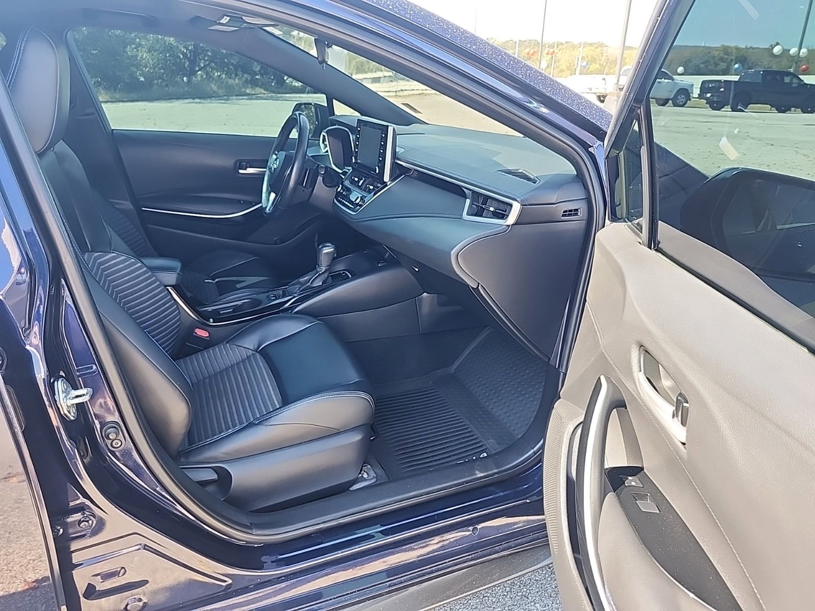 Used 2020 Toyota Corolla XSE image 18