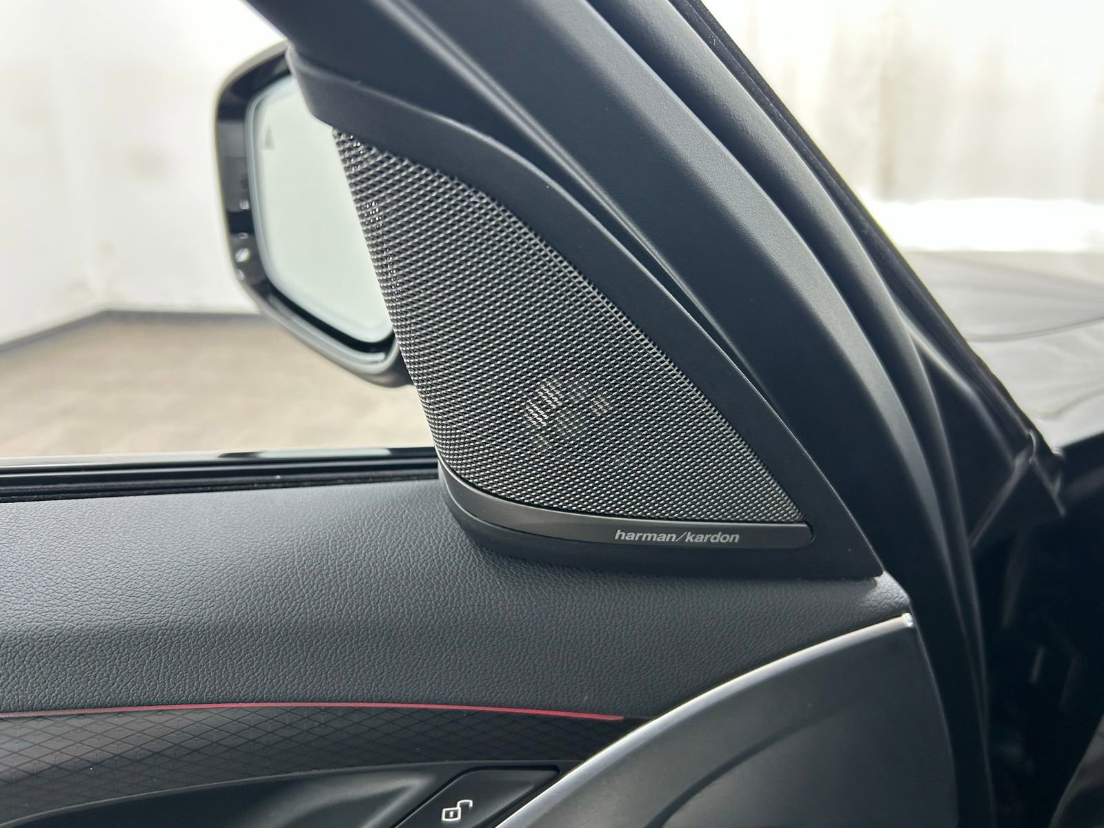 Used 2023 BMW 530e xDrive w/ Premium Package image 27