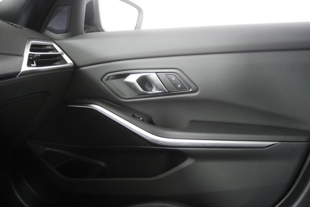 Certified 2025 BMW 330i Sedan RWD image 25