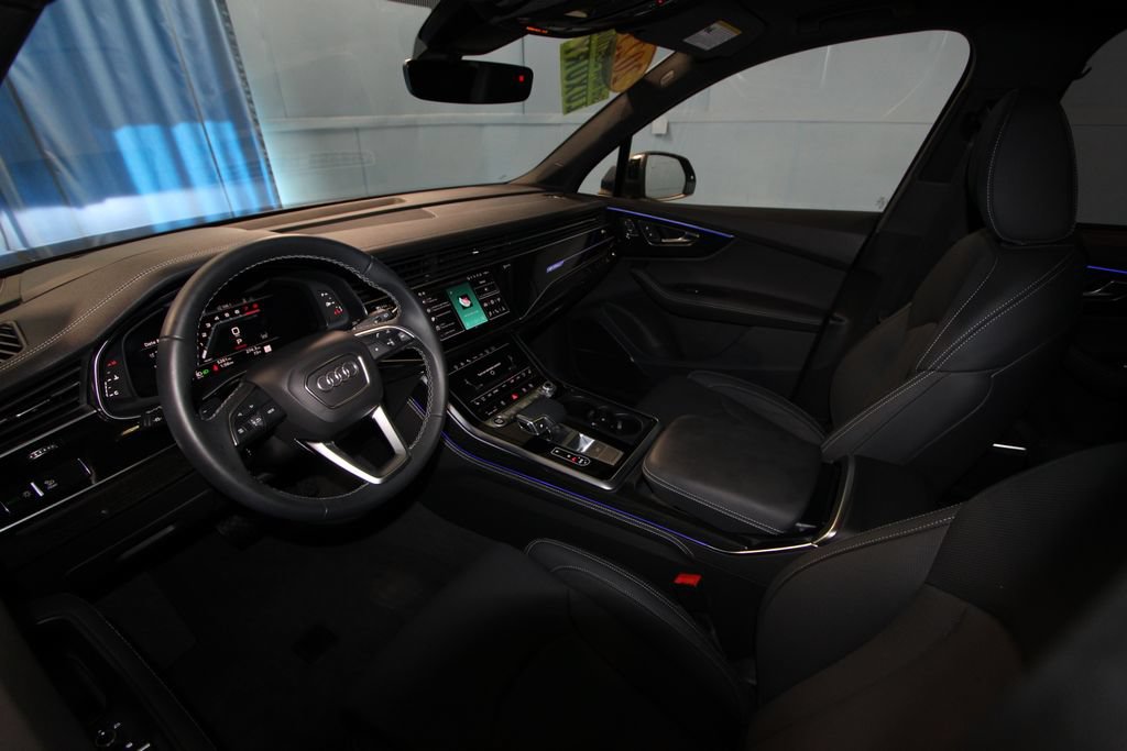 Used 2025 Audi Q7 3.0T Prestige w/ Prestige Package AWD/4WD image 2