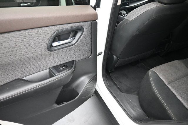 Used 2023 Nissan Rogue SV FWD image 19