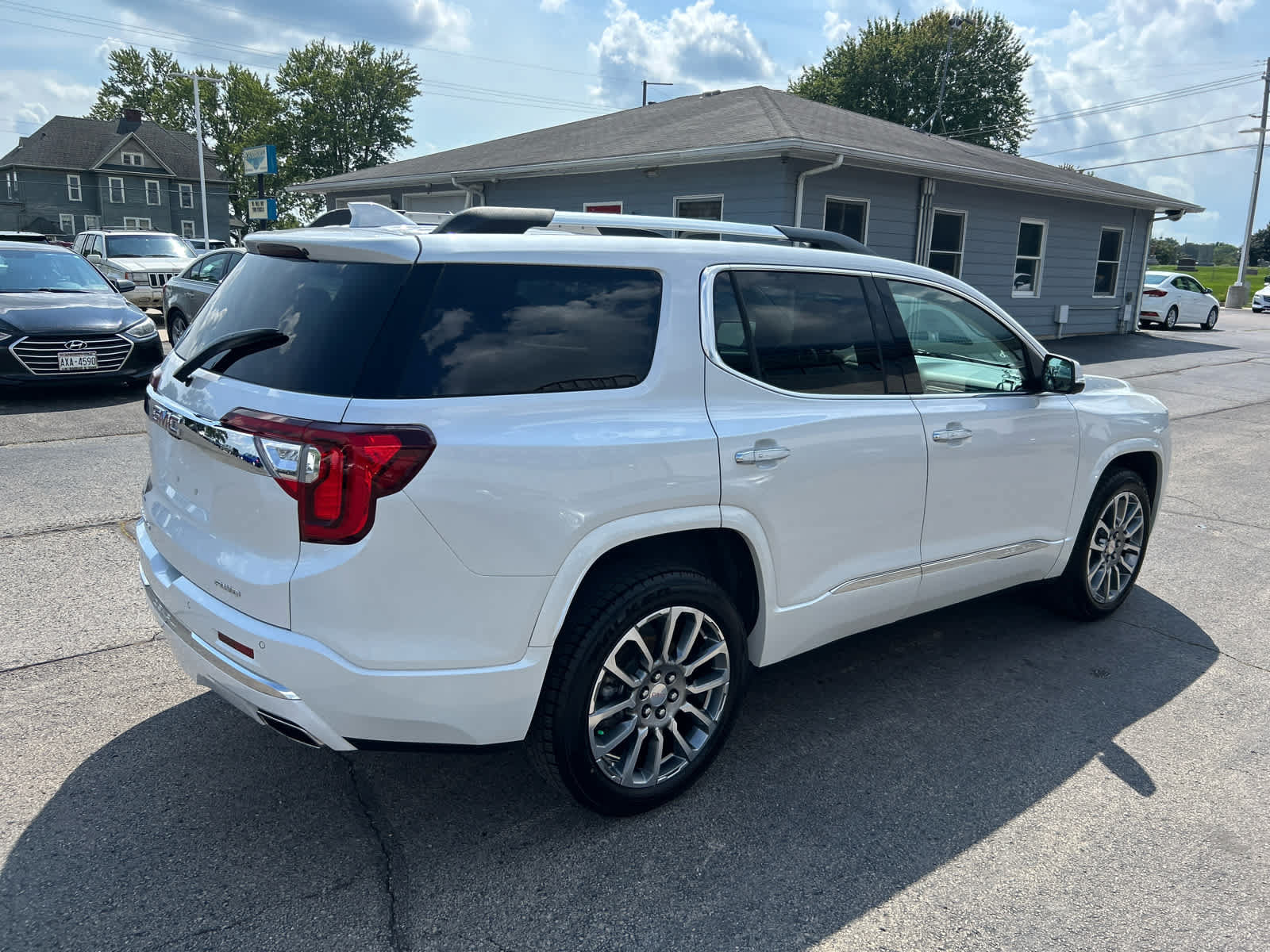 Used 2023 GMC Acadia Denali w/ Denali Ultimate Package AWD/4WD image 7