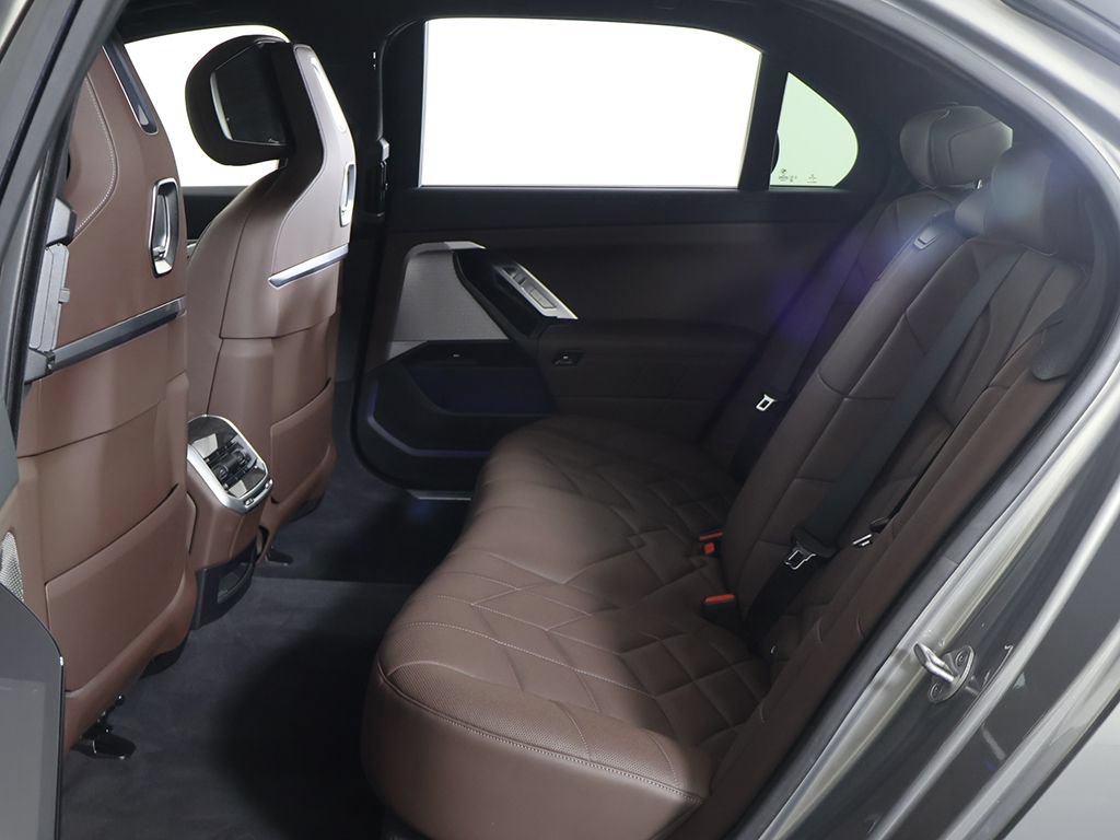 Used 2023 BMW 760i xDrive w/ Parking Assistance Package AWD/4WD image 30