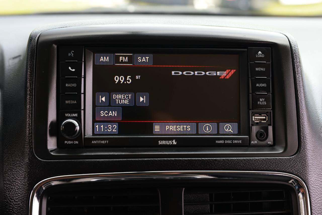 Used 2016 Dodge Grand Caravan SXT w/ Rear Park Assist Package FWD image 38