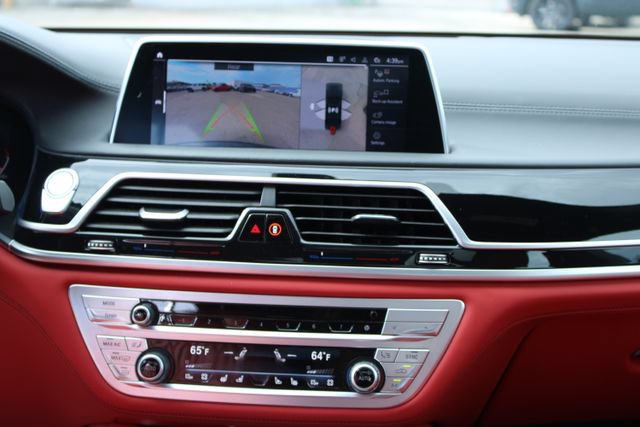 Used 2022 BMW 750i xDrive w/ M Sport Package AWD/4WD image 18
