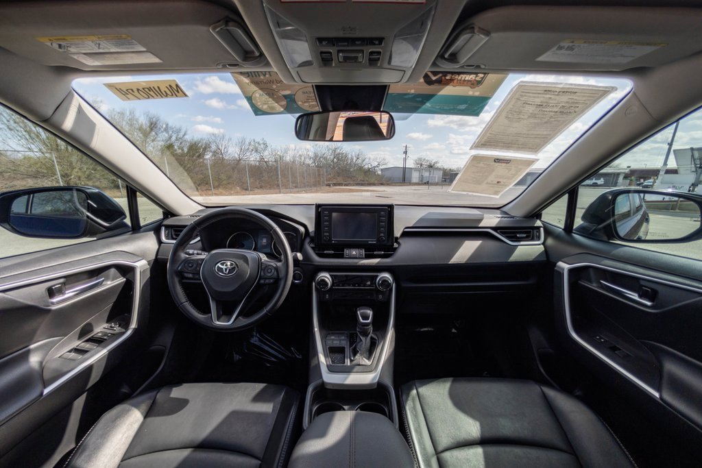 Used 2021 Toyota RAV4 XLE Premium image 17