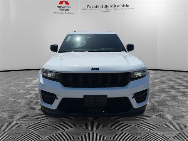 Used 2023 Jeep Grand Cherokee Altitude image 2