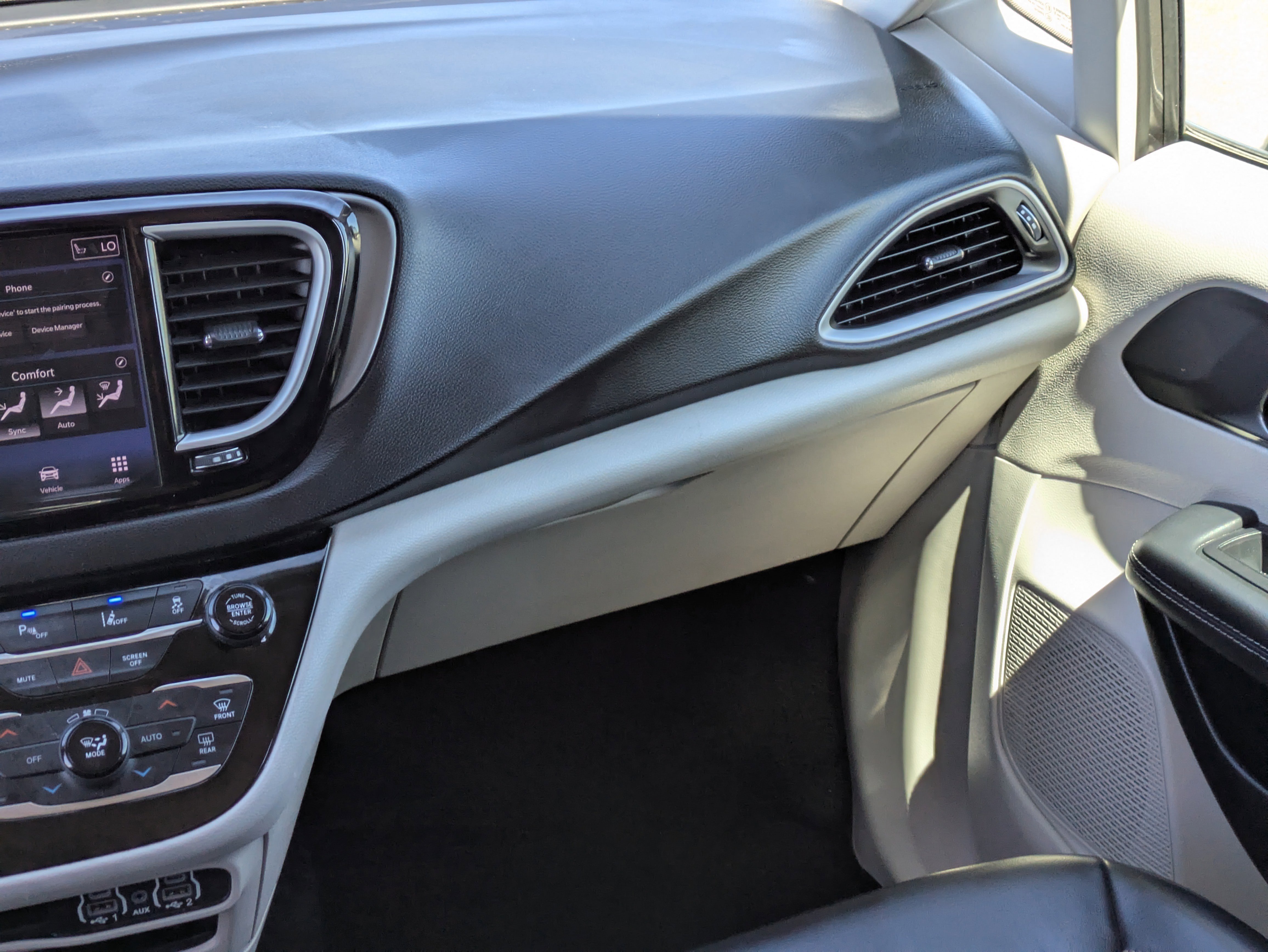 Used 2023 Chrysler Pacifica Touring-L FWD image 19