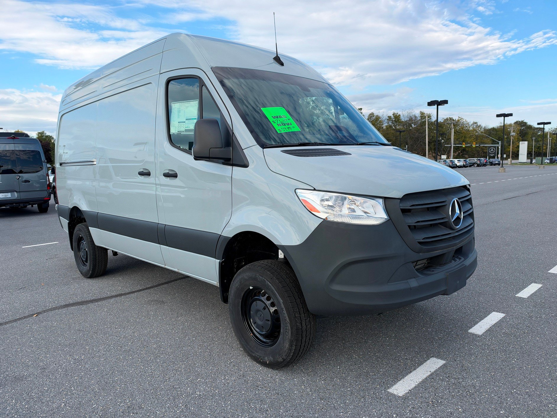 Used 2025 Mercedes-Benz Sprinter 2500 image 1