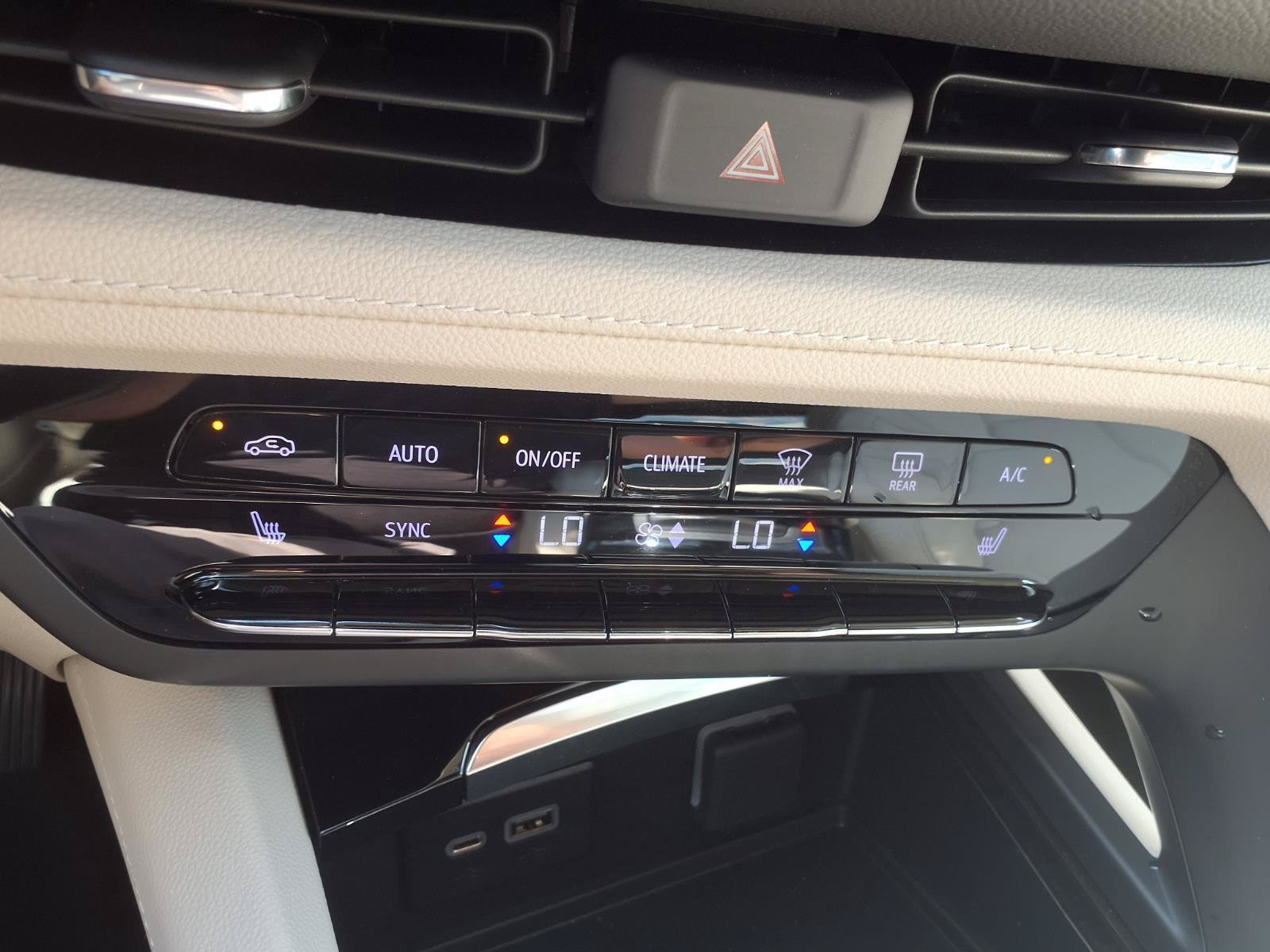 Used 2023 Buick Envision Essence AWD/4WD image 8