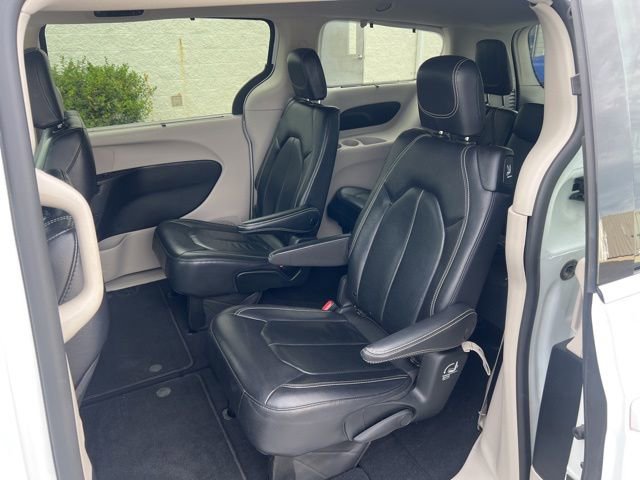 Used 2022 Chrysler Pacifica Touring-L FWD image 17