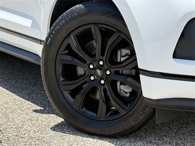 Used 2024 Ford Edge SE w/ Black Appearance Package image 2