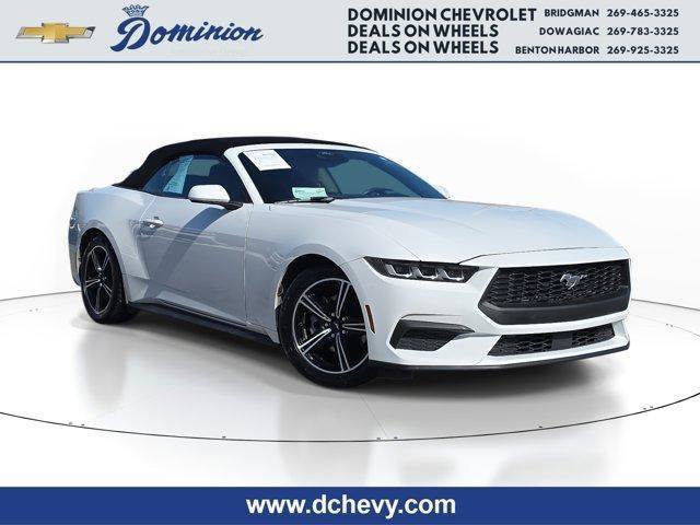 Used 2024 Ford Mustang Convertible RWD image 1