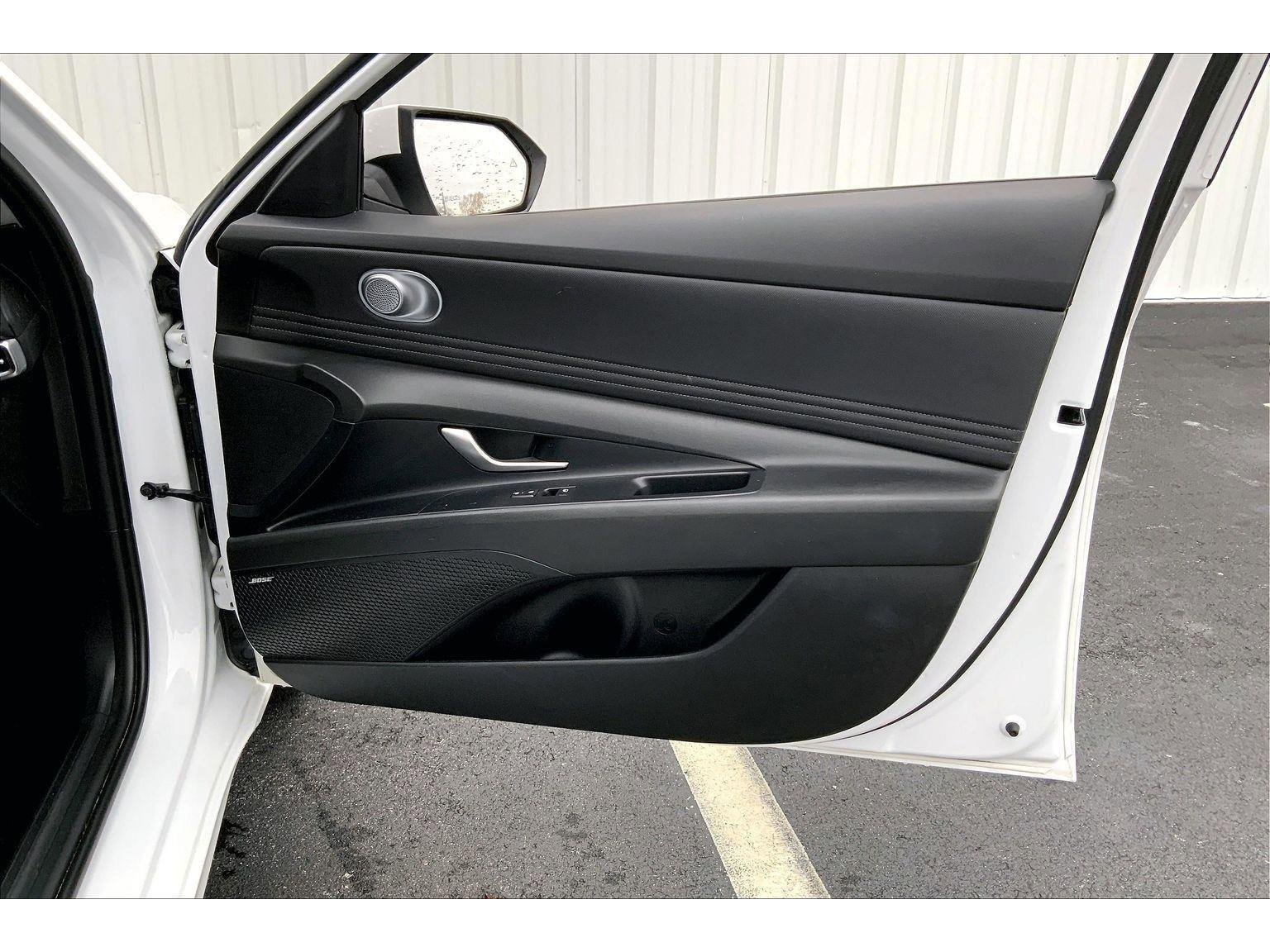 Used 2024 Hyundai Elantra Limited image 23