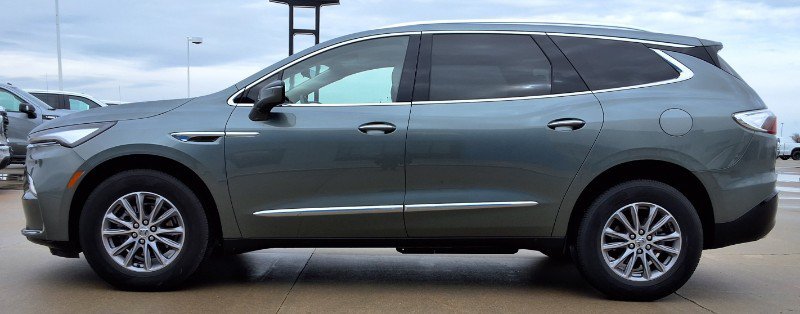 Used 2023 Buick Enclave Essence AWD/4WD image 5