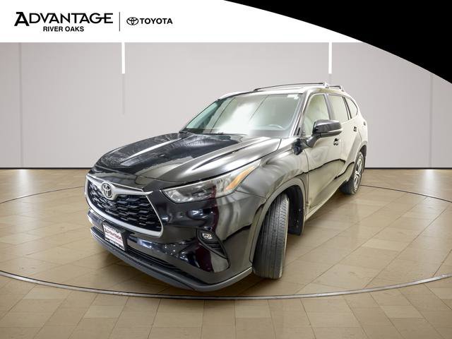 Used 2023 Toyota Highlander XLE AWD/4WD image 4