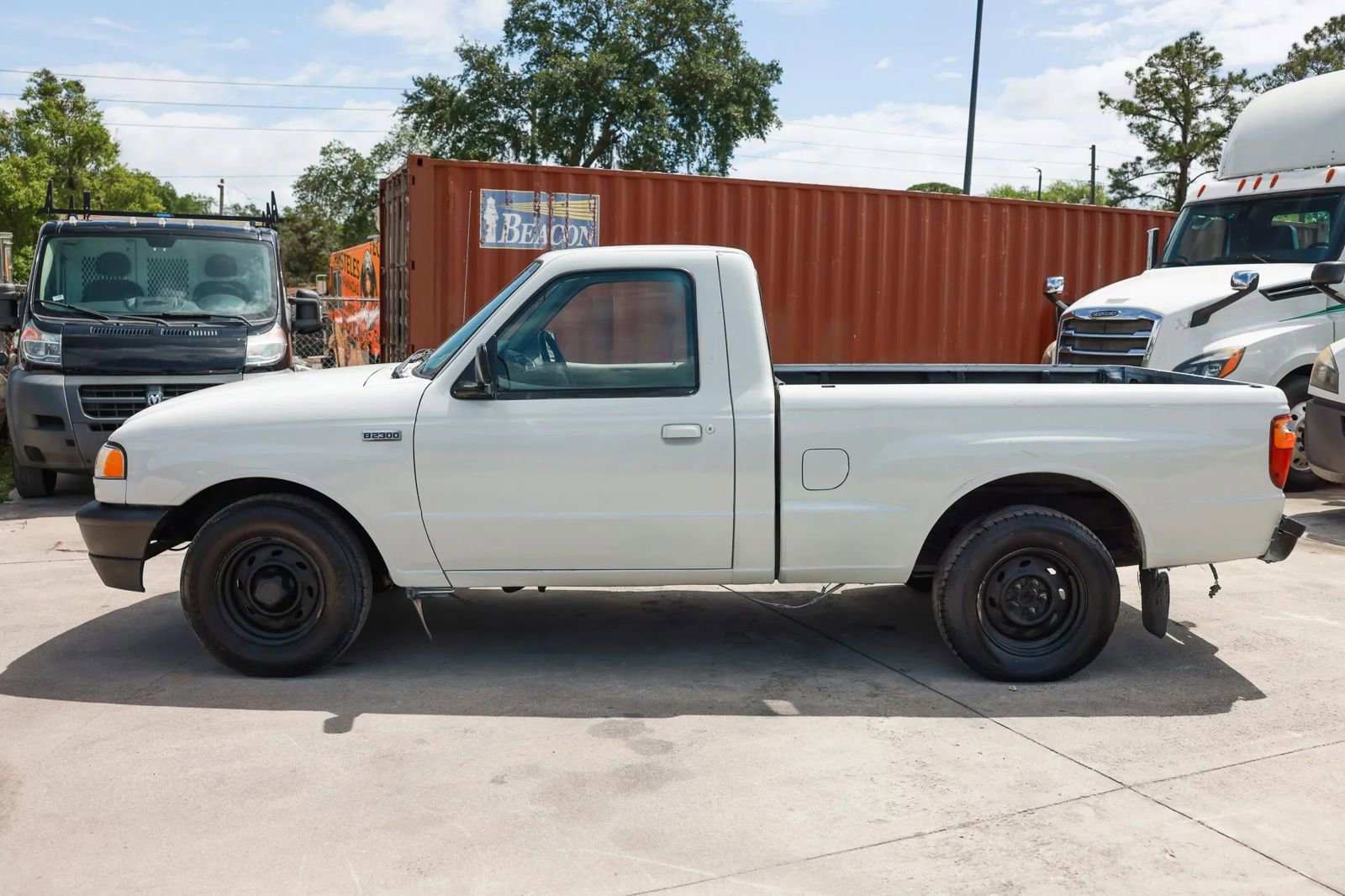 Used 2002 MAZDA B-Series Pickup 2WD Regular Cab B2300 image 3
