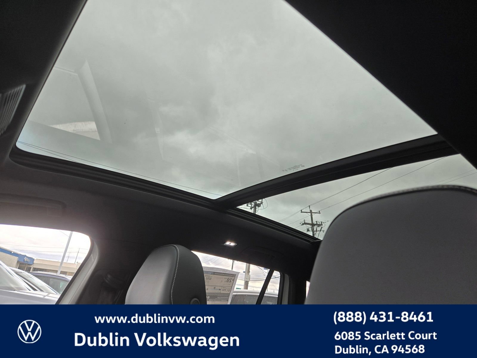 New 2026 Volkswagen Tiguan SE R-Line FWD image 14