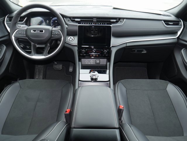 New 2025 Jeep Grand Cherokee Laredo image 5