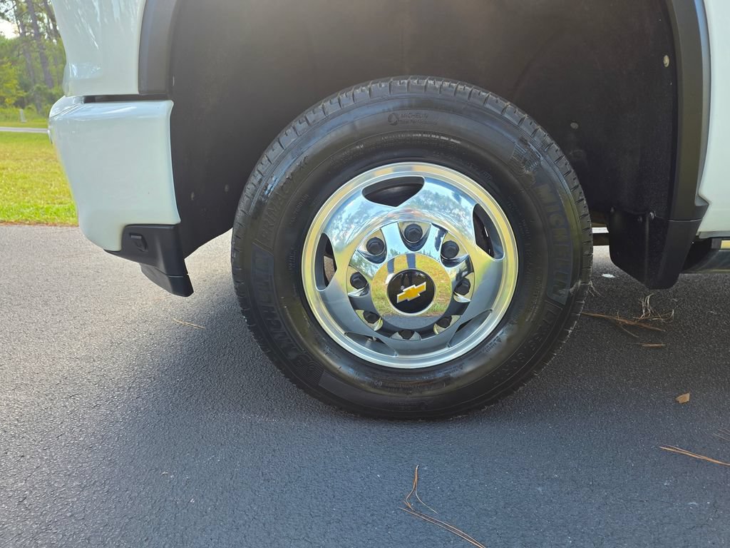 Used 2022 Chevrolet Silverado 3500 High Country w/ Technology Package AWD/4WD image 11